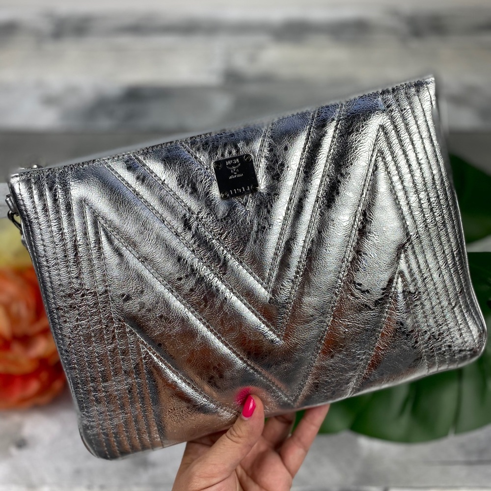 MCM wristlet zip pouch quilted metallic silver - Picture 8 of 8